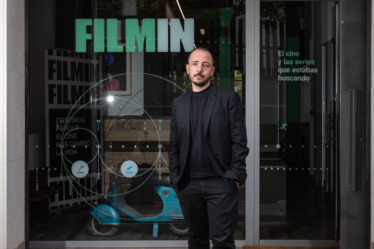 Jaume Ripoll, co-fondateur et directeur éditorial de Filmin, dans les bureaux. PHOTO de ZOWY VOETEN