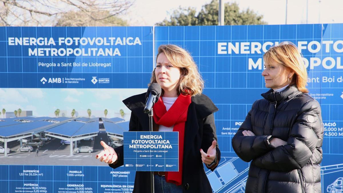 Janet Sanz, vicepresidenta del Área de Acción Climática y Agenda Estratégica Metropolitana, y Lluïsa Moret, alcaldesa de Sant Boi y presidenta de la Diputación.