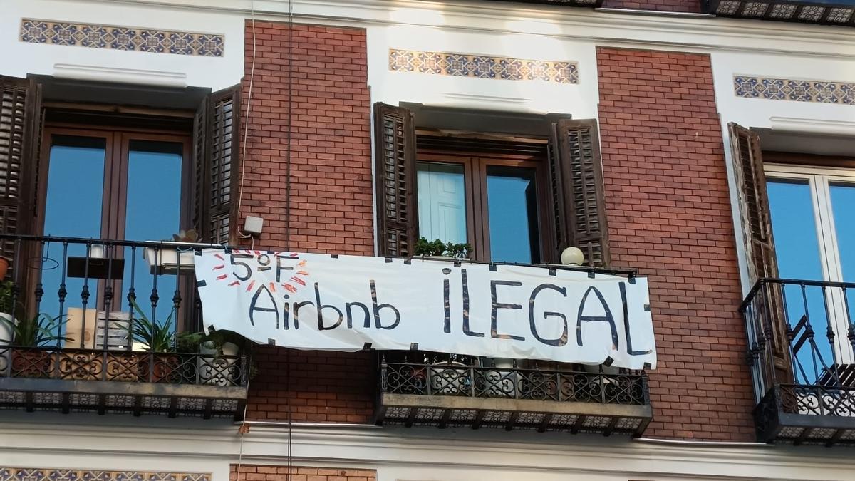 El Gobierno contrata una empresa privada para rastrear cada mes todos los pisos turísticos de las webs de Airbnb y Booking