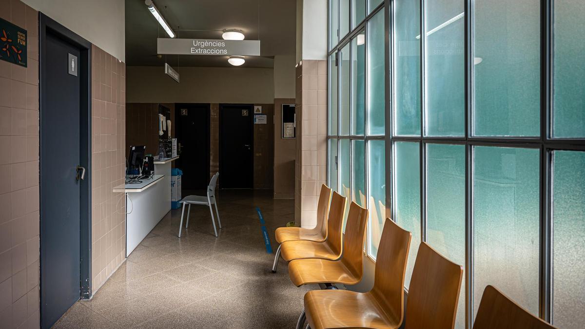 Sala de espera del centro de atención primaria (CAP) Raval Nord, en Barcelona.