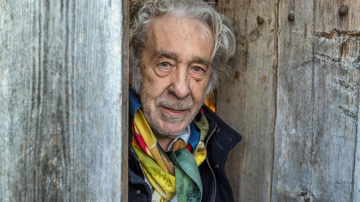 El cantante y compositor Paco Ibañez en su casa, en Camallera (Alt Empordà)