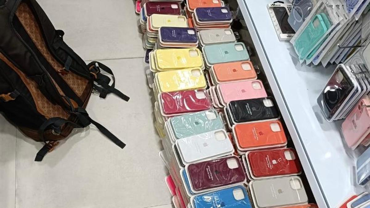 Imagen de los objetos falsos en el Raval