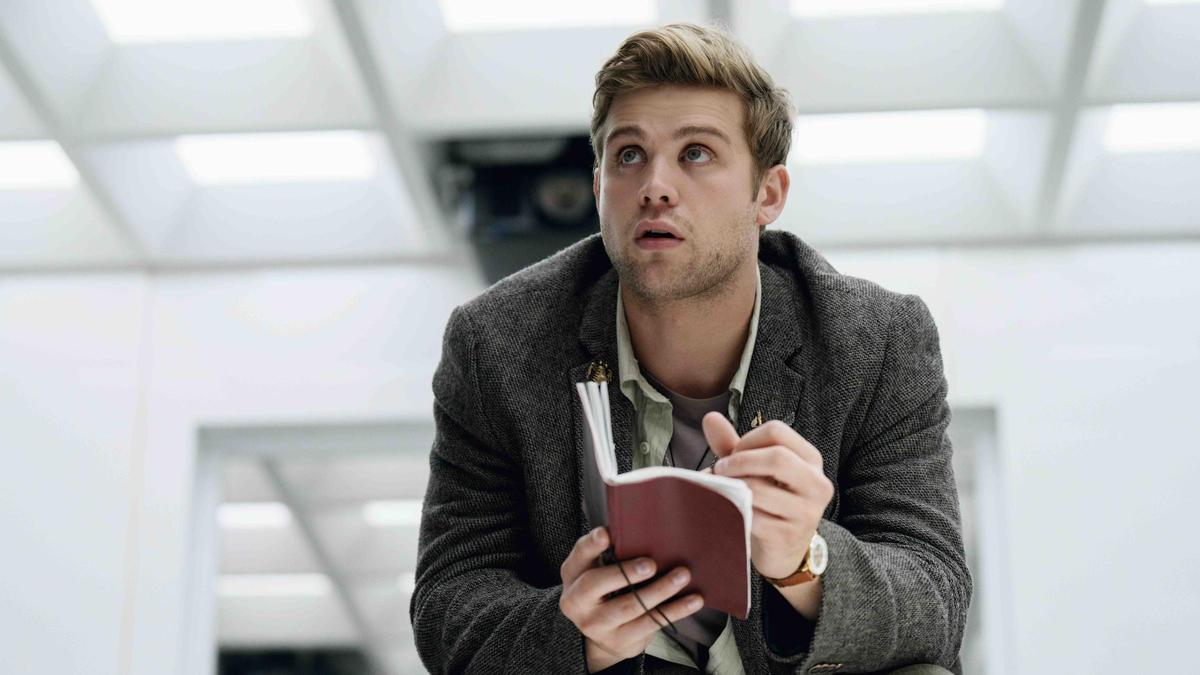 Leo Woodall (Edward Brooks) en una imagen de 'Prime target'