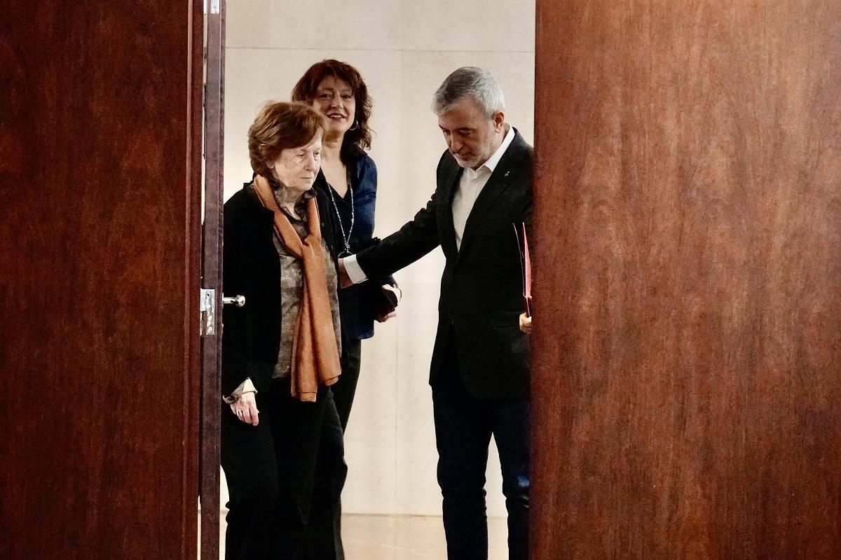 Carme Trilla avec le maire Jaume Collboni et le maire adjoint d'Urbanismo, Laia Bonet