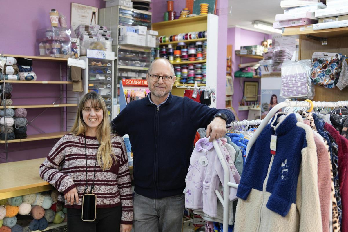Tamara Bernal avec son père Alfonso dans son Haberdashe