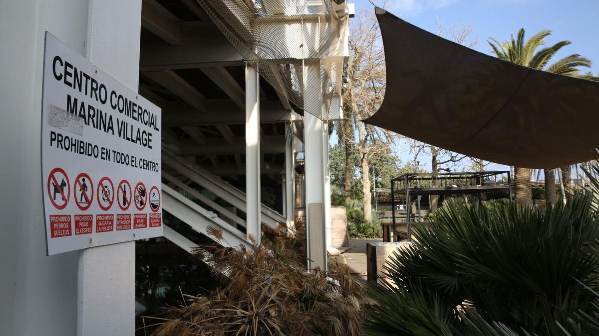 Deterioro del entorno de Marina Village, junto al Hotel Arts.