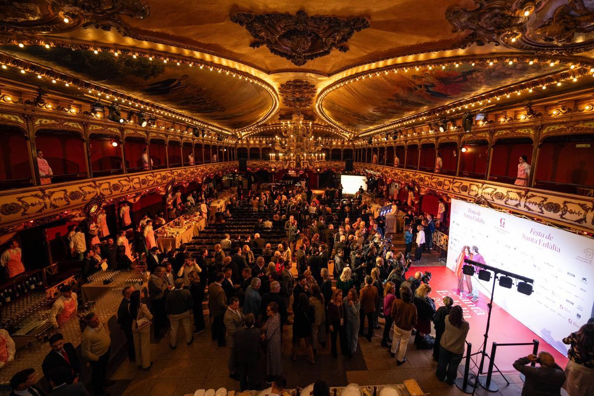 Barcelone 25/02/2025 Barcelone. Environnement à la fête de la salle de la Paloma de las; Festas de Santa Eulália & quot;, l'invité d'honneur cette année est Joan Manuel Serrat et présentera Lolita Flores. avec la présence du maire Jaume Collboni. Photo zowy voeten