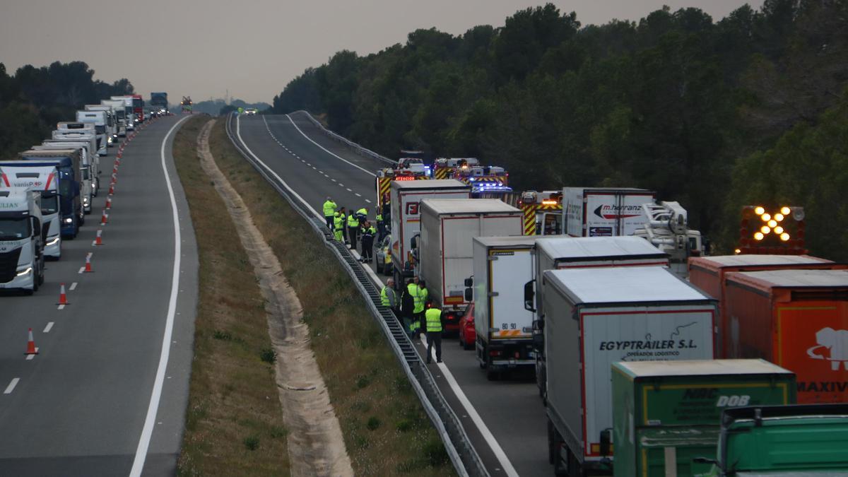 Cortada la autopista AP-7 en Tarragona por un accidente mortal