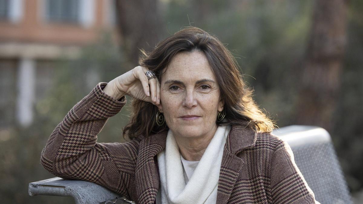 Encarnación Carrasco, coordinadora del grado de Mestre de Educació Primària, en el capus de la Universitat de Barcelona.