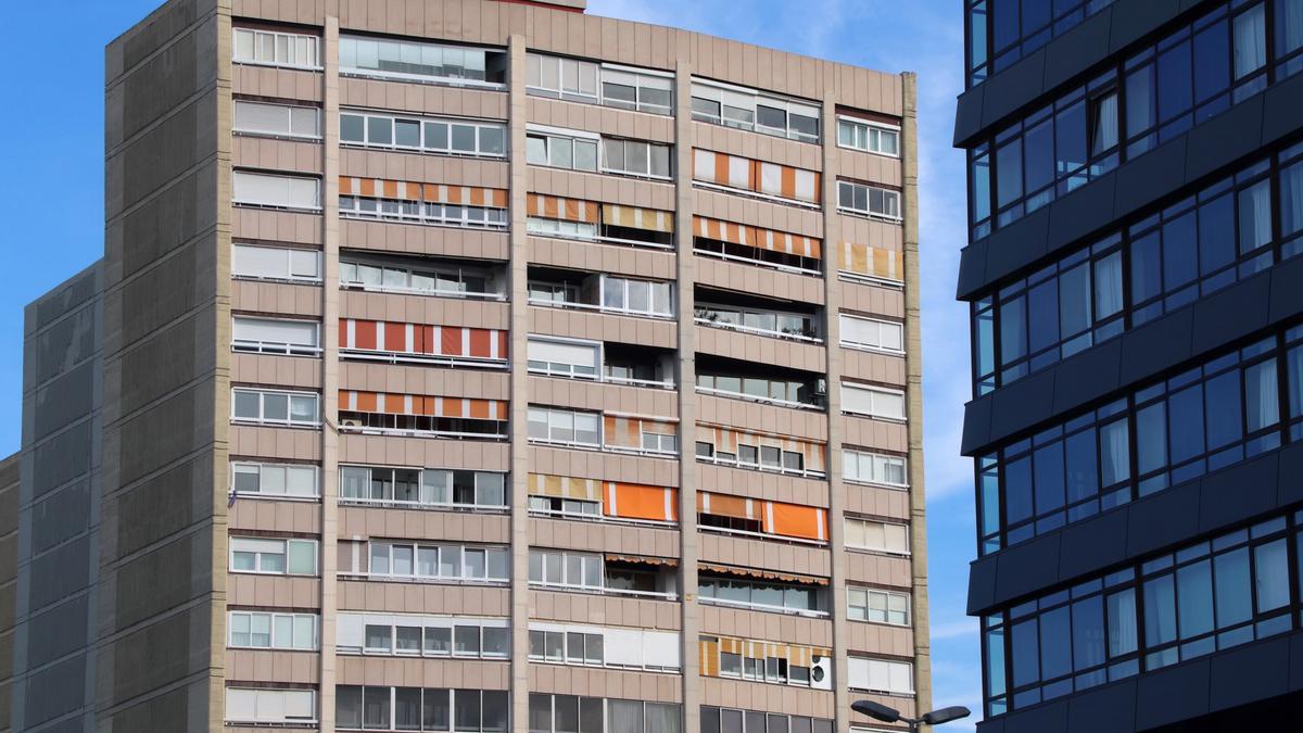 Fachada de un bloque de pisos en Barcelona.