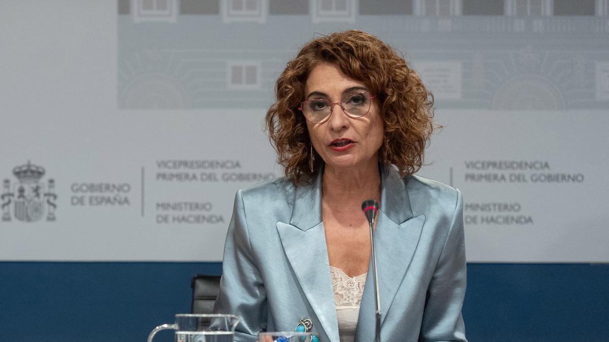 Montero propone perdonar 83.252 millones de deuda al conjunto de las autonomías