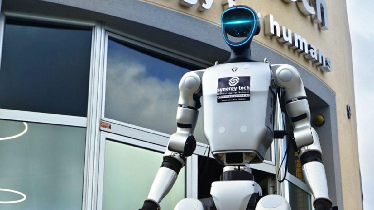 Llega a España el Unitree G1, la "Alexa" de la limpieza