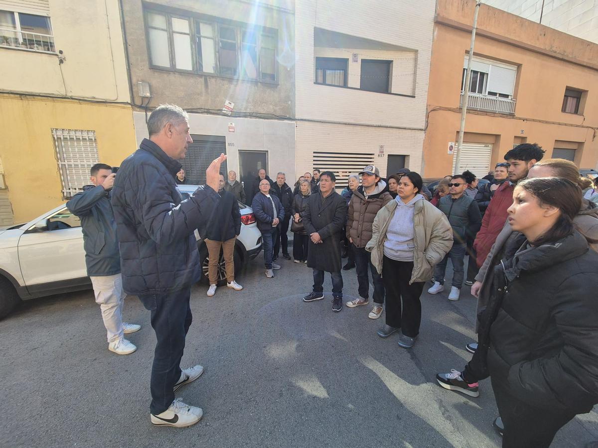 Albiol se rend chez les voisins après que l'occupant ait quitté le sol qu'il avait occupé à Badalona.