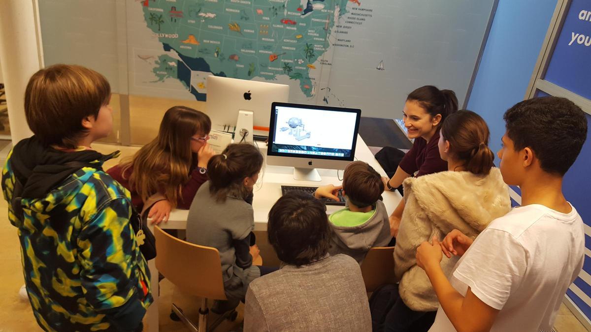 Une activité à l'American Space Barcelone, située dans la bibliothèque Can Fabra