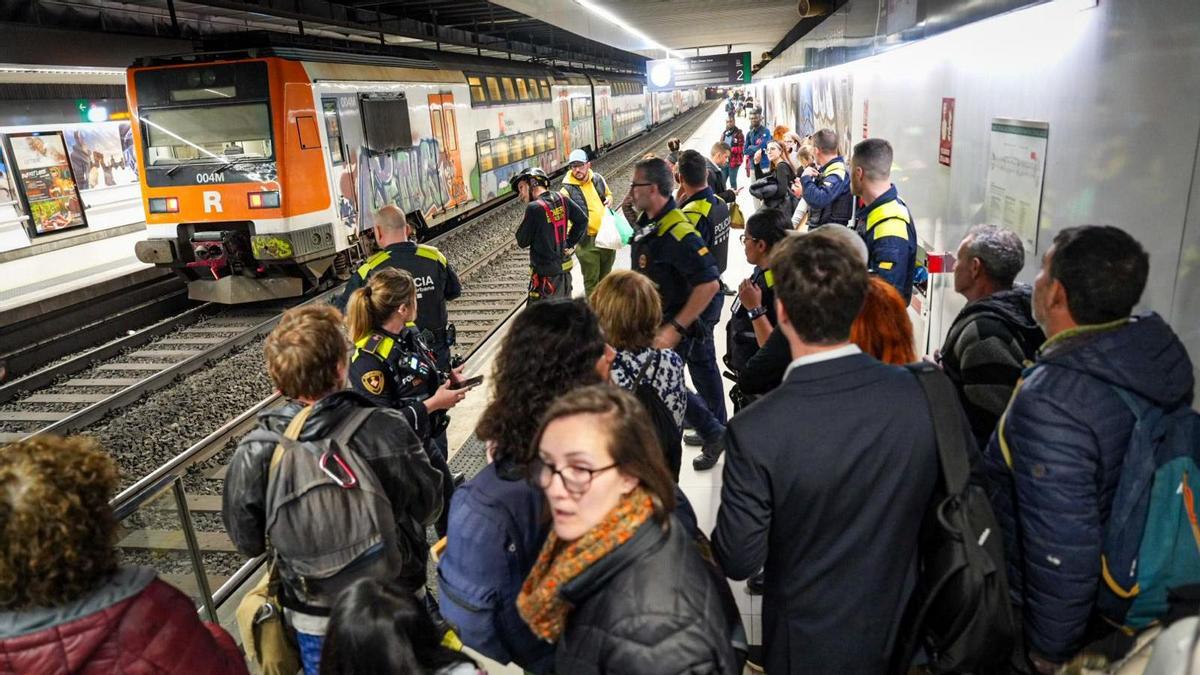 Desalojada la estación de Renfe de Passeig de Gràcia