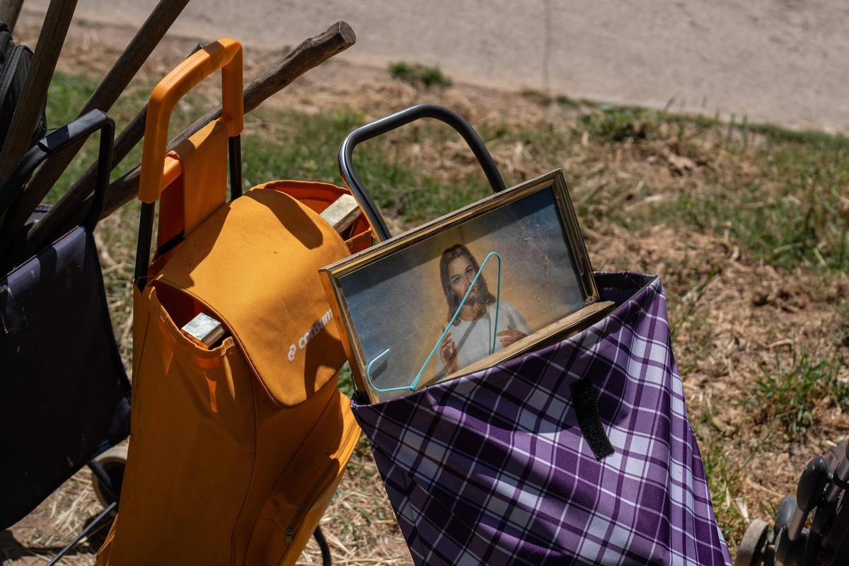 Les occupants du pays de la masía de canera de esplues ont pu retirer certains de leurs effets après avoir été expulsés