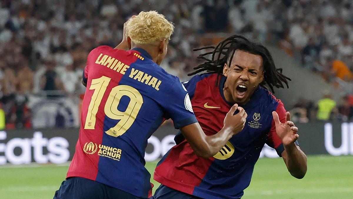 Koundé célèbre avec Lamine le but qui a donné le titre de coupe au Barça contre Madrid.