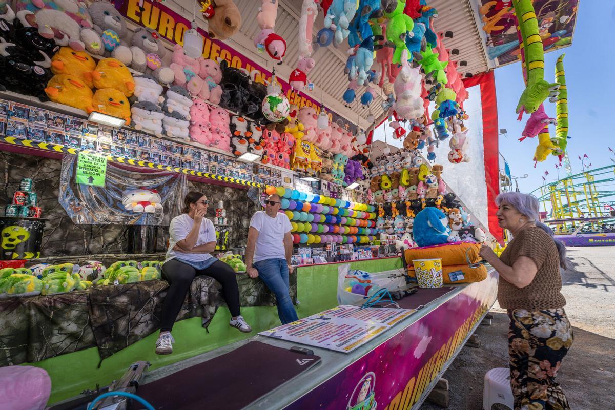 La première foire en avril de Barcelone avec entrée de paiement réduit l'afflux et les ascenseurs Ampoules