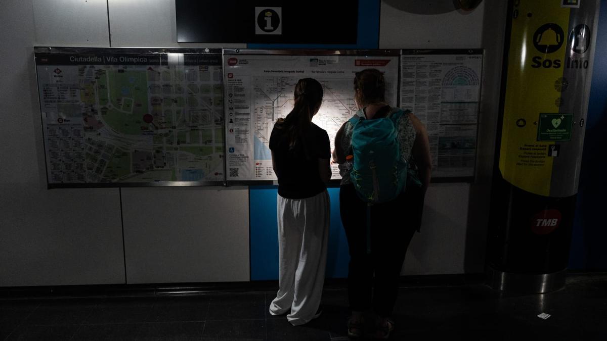 Usuarios del metro se ven afectados por el apagón