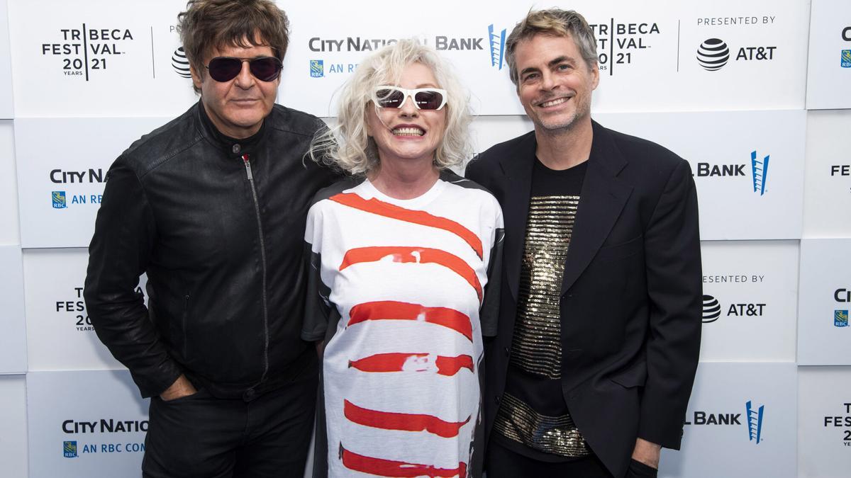 Clem Burke, Debbie Harry y Rob Roth en el Tribeca Festival en 2021.