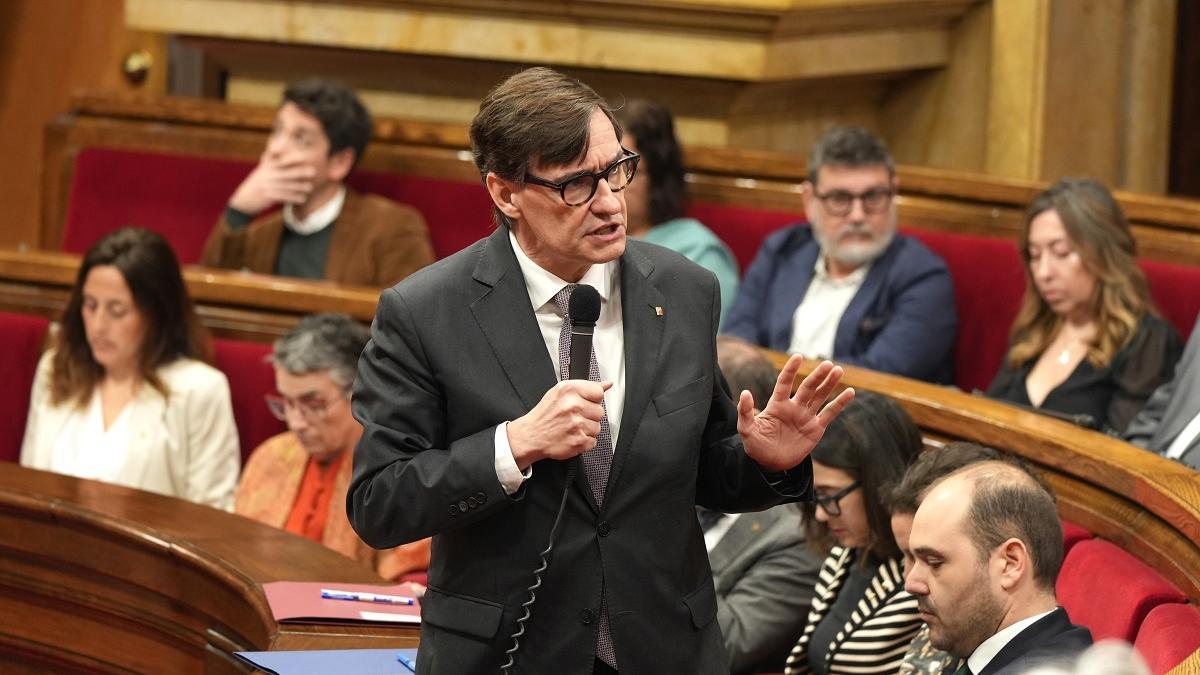 El president de la Generalitat, Salvador Illa, este miércoles durante la sesión de control en el Parlament
