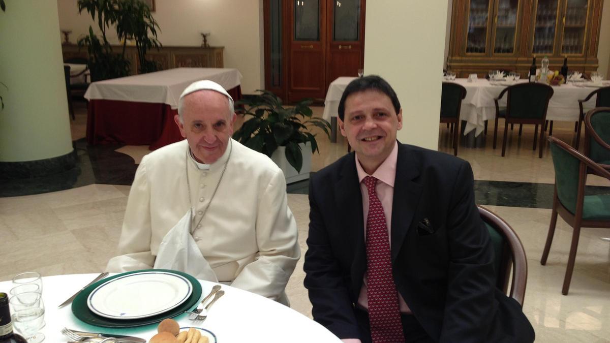 Julio Rimoldi y Francisco pasaban los cumpleaños juntos, la fotografía recoge una de esas celebraciones en 2013