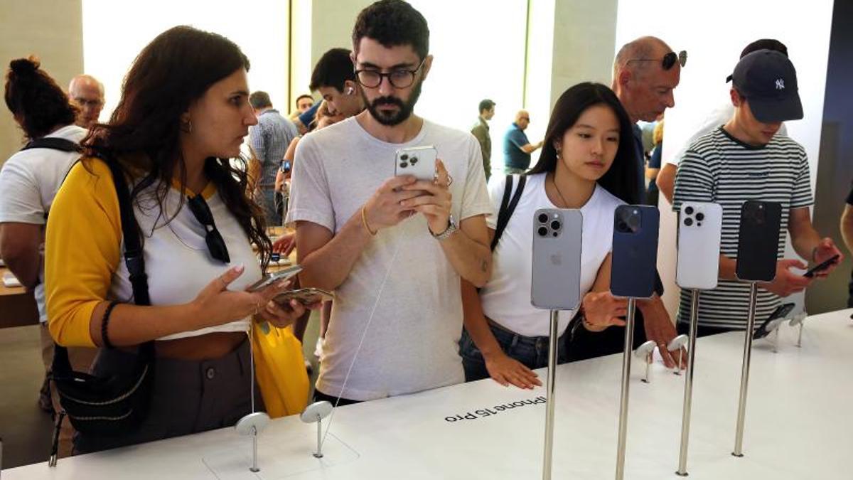 Así podrían quedar los precios de los IPhones tras los aranceles impuestos por Trump.