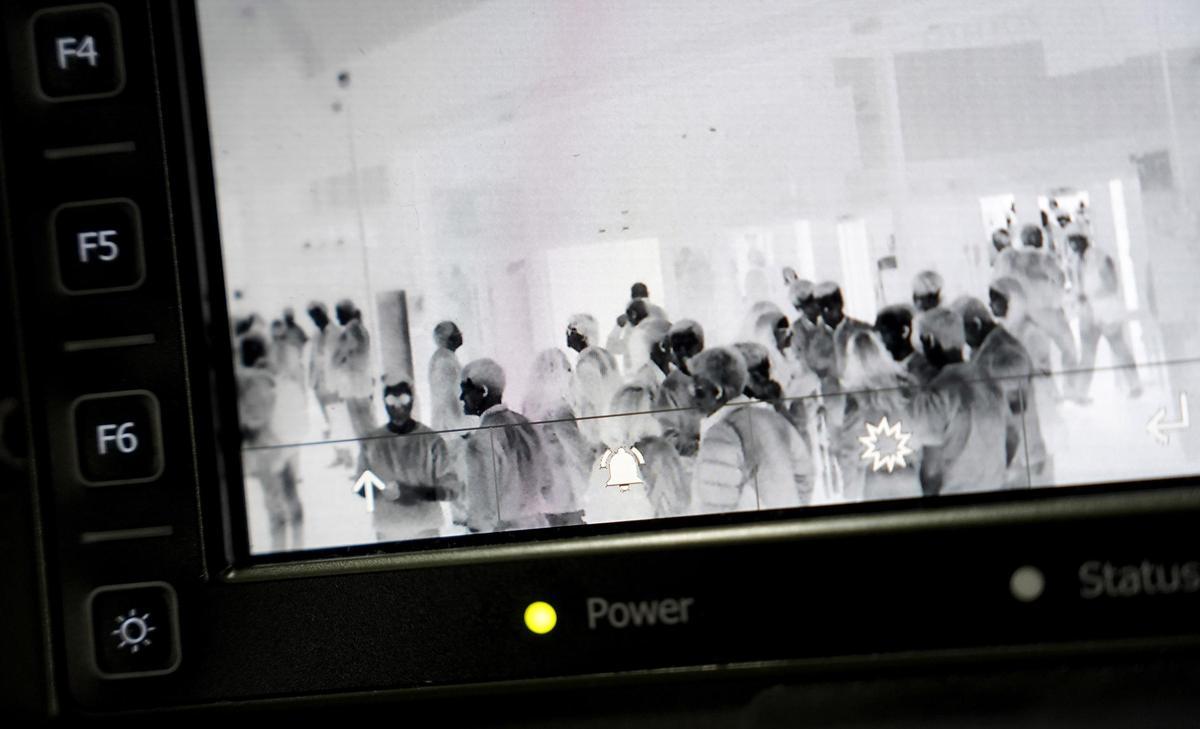 Vision de la chambre infrarouge dans la cabine de l'OBú ennemis auto-protégé.