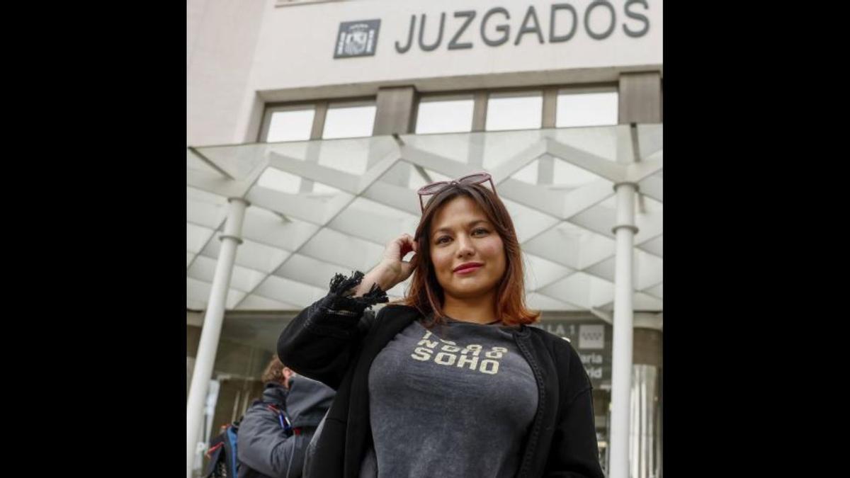Elisa Mouliaá, a la salida de los juzgados de Plaza de Castilla, en Madrid.
