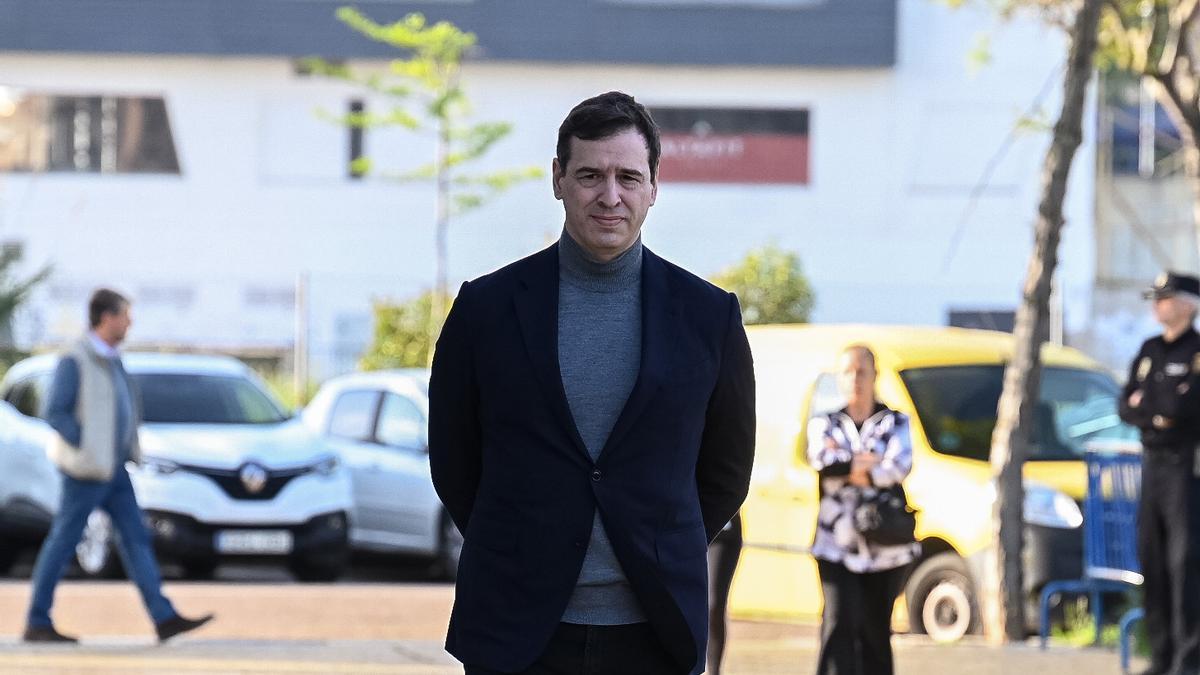 El hermano de Pedro Sánchez, David Sánchez, a su llegada a los Juzgados de Badajoz para declarar
