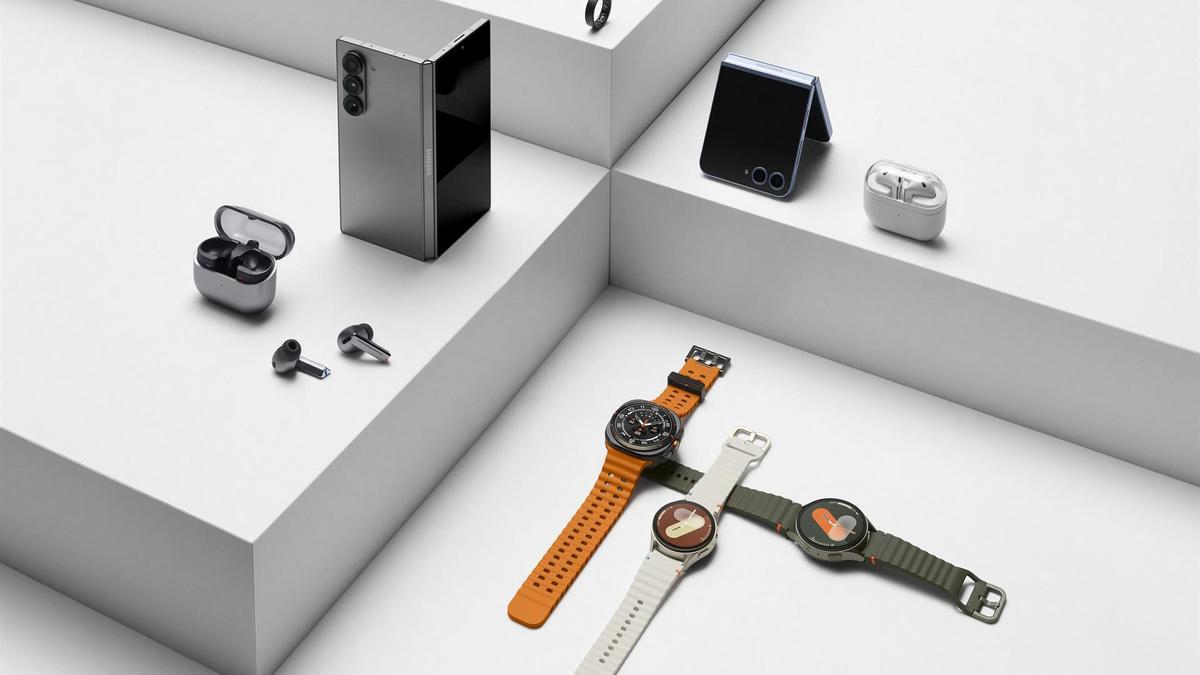 Nuevos dispositivos y 'wearables' de Samsung, entre los que se encuentran los Galaxy Buds 3.