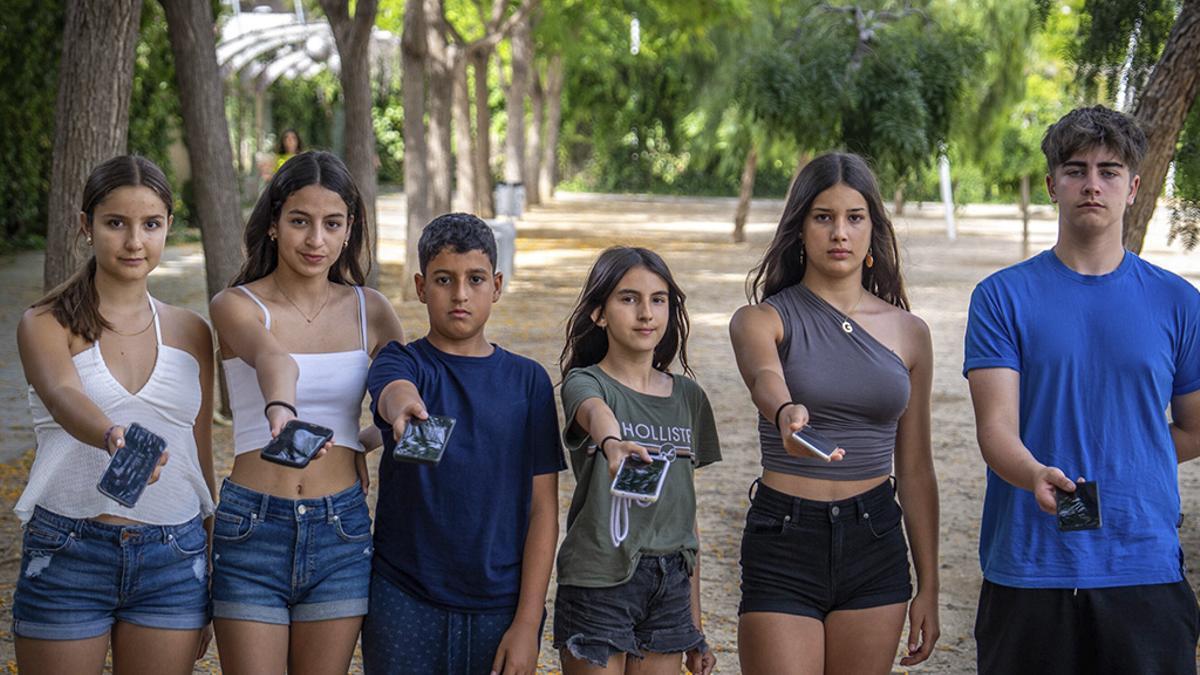 El reto de seis adolescentes de una semana sin móviles, de EL PERIÓDICO.