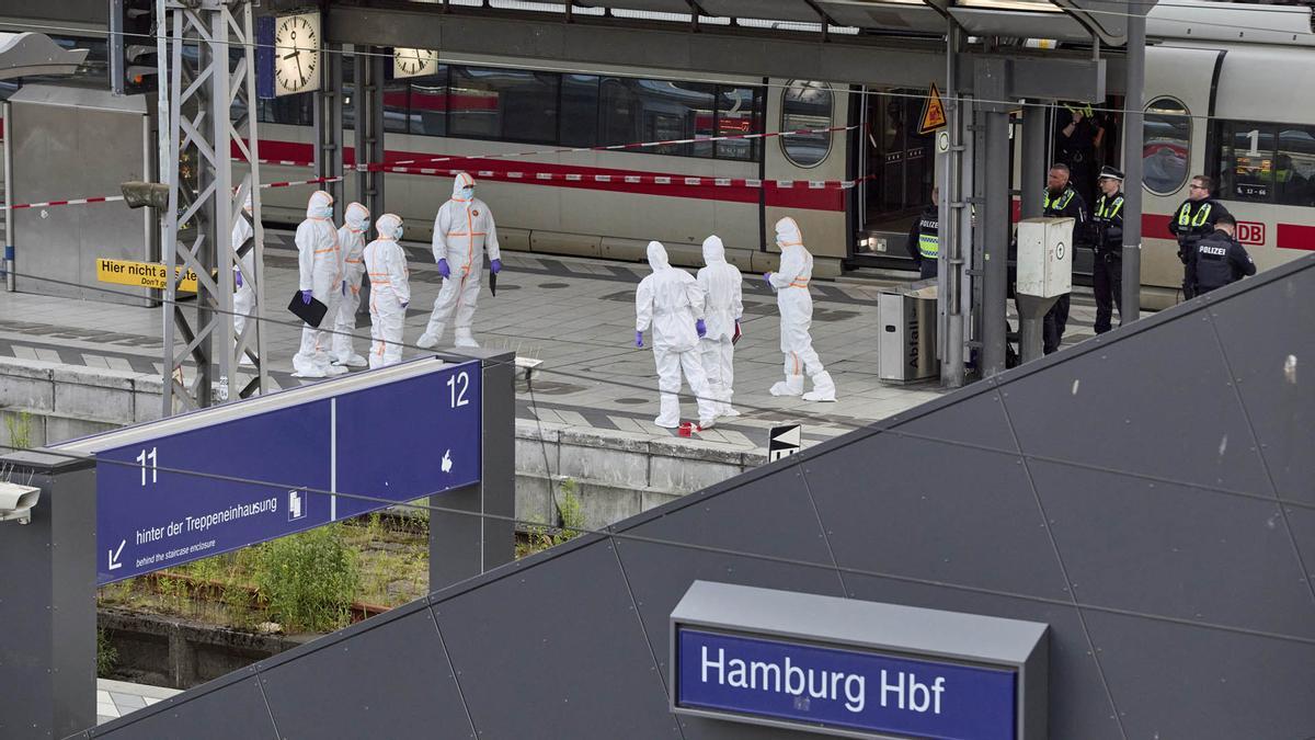 Una mujer hiere a cuchilladas a diecisiete personas en la estación de trenes de Hamburgo