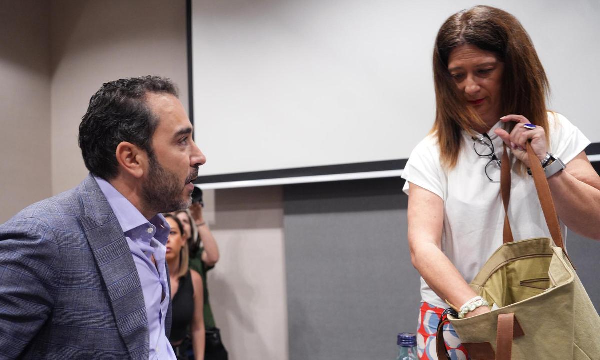 Leire Díez lors de la conférence de presse que Víctor de Aldama a proposé et comparu.