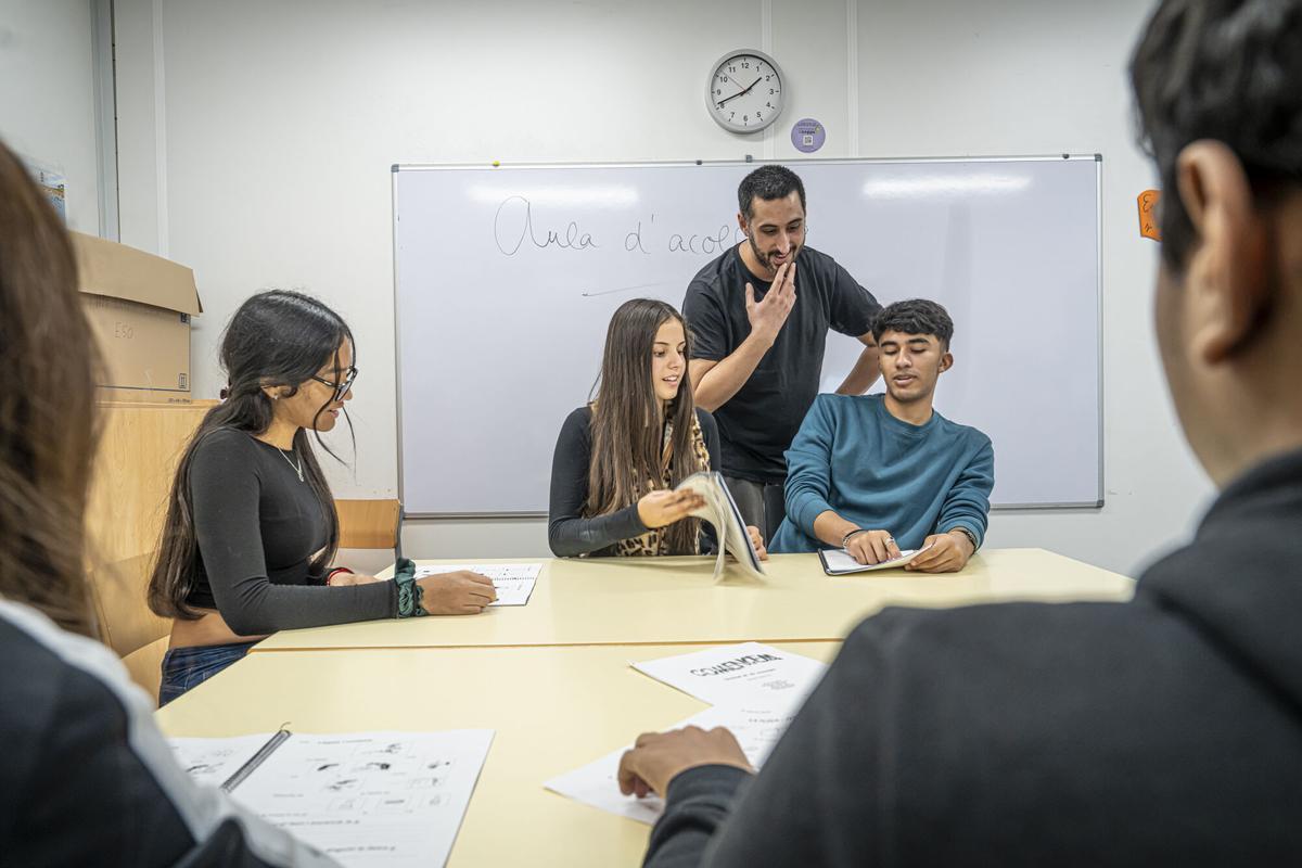Barcelone 29/10/2024 Barcelone. Les syndicats, les écoles et les instituts de L'Hospitalier dénoncent que les enseignants sont portés disparus pour les salles de classe de réception dans un contexte d'inscription très solide avec des étudiants qui arrivent du monde entier. Auteur: Manu Mitru