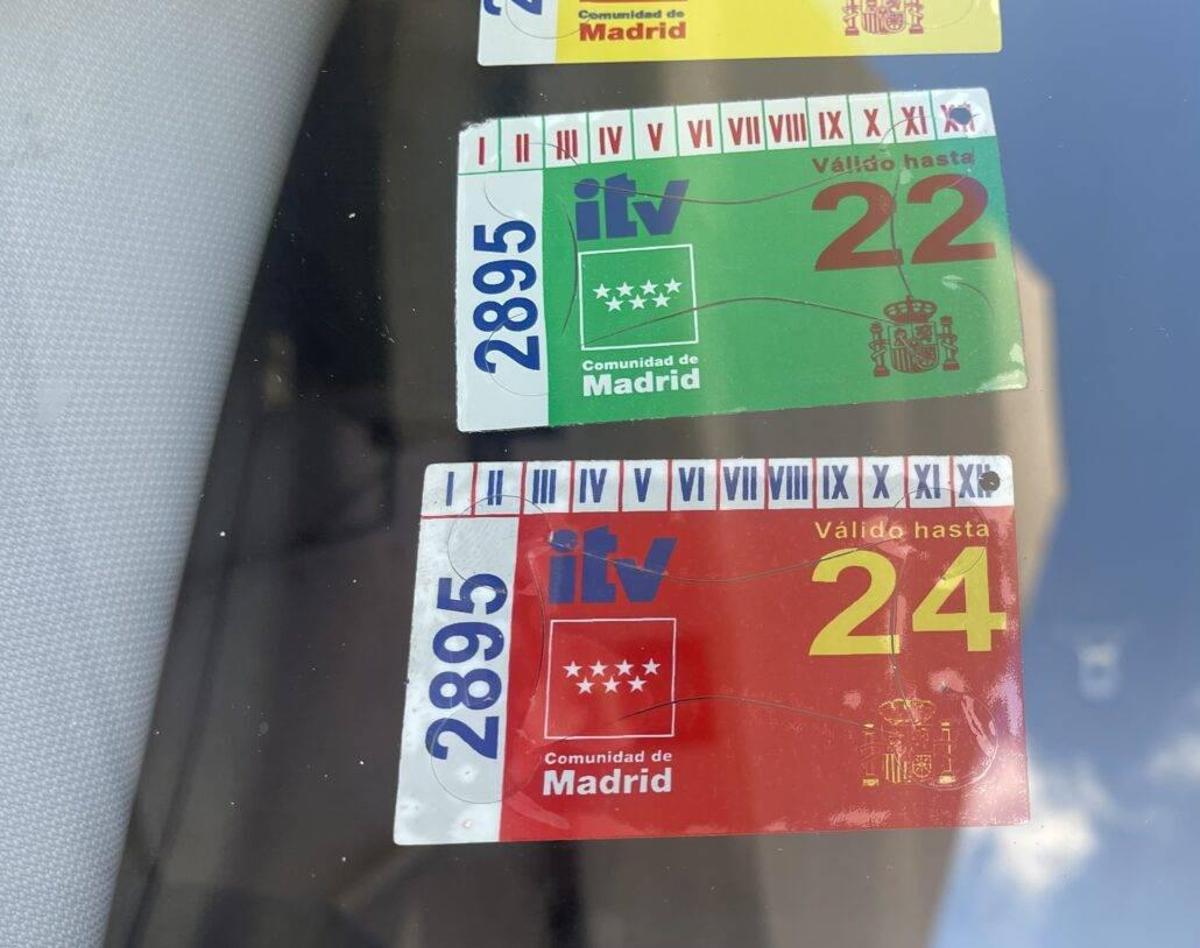 Comment retirer l'autocollant ITV sans endommager le verre et sans restes? Ce sont quelques astuces