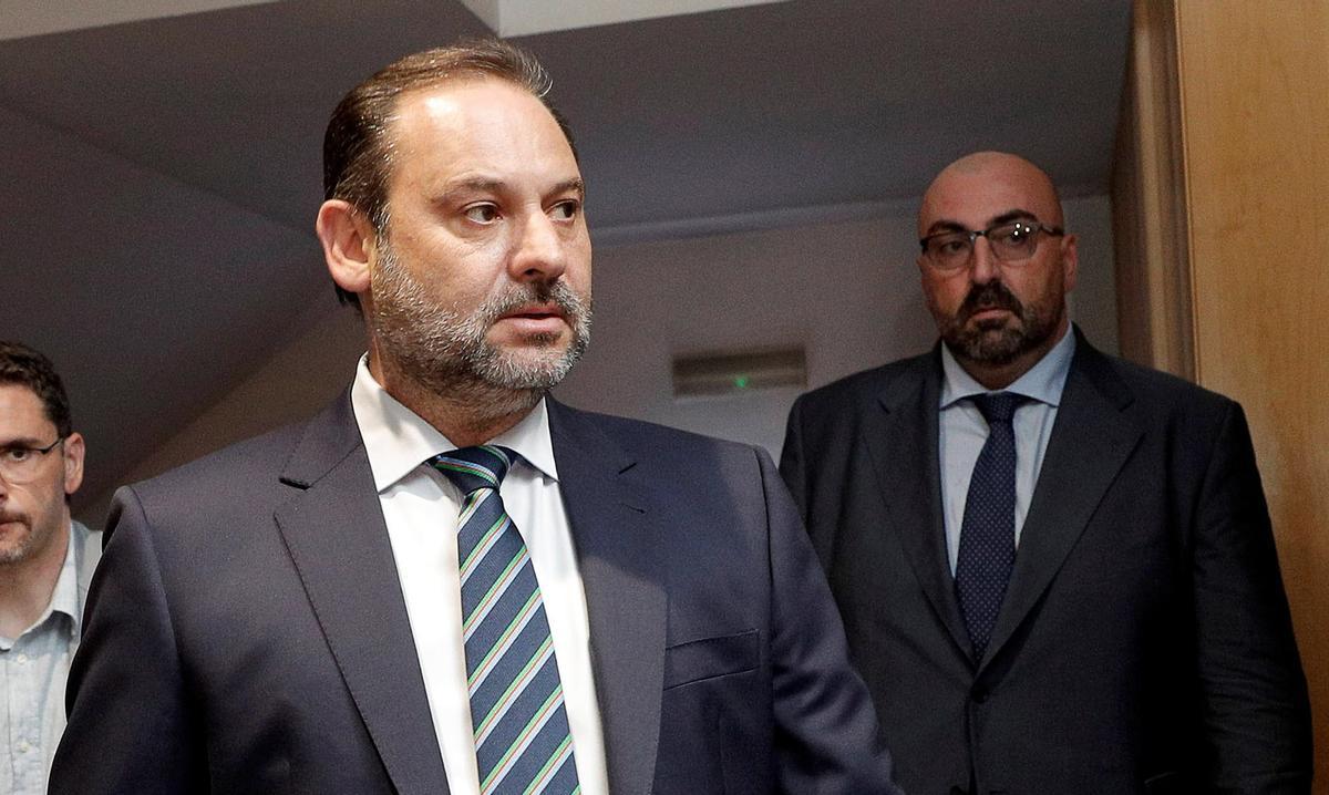 José Luis Ábalos, à côté de Koldo García, dans une image de fichier.