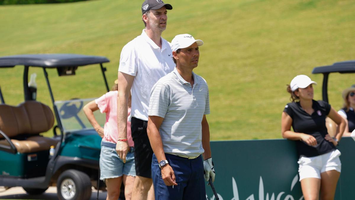 Rafa Nadal, junto a Pau Gasol, en el torneo benéfico de golf del ejugador de baloncesto en Cádiz