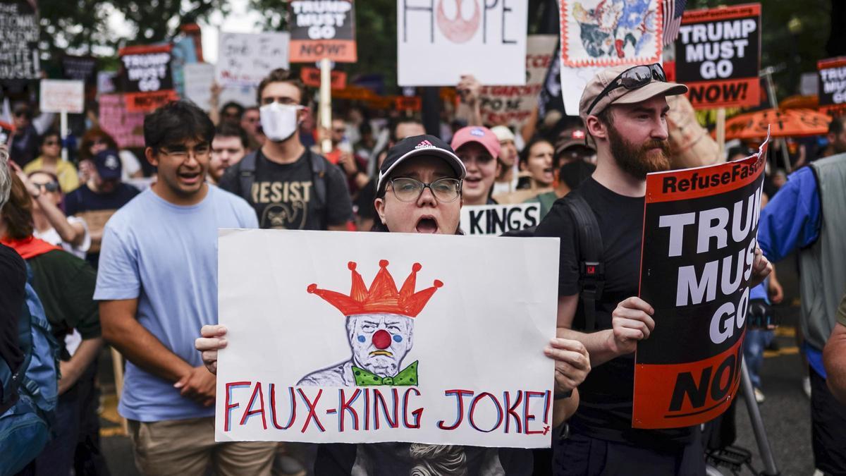 Manifestaciones contra Donald Trump en numerosas ciudades de los Estados Unidos bajo el lema 'No Kings'