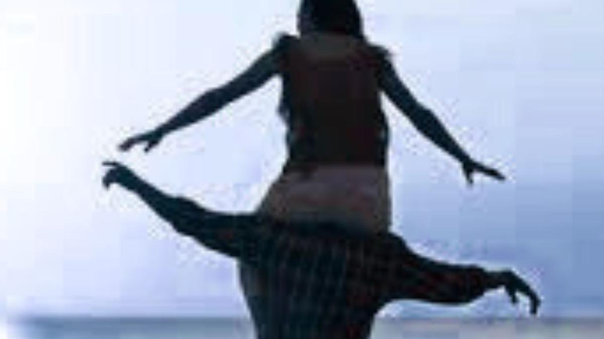 La mujer denunció que el acusado la "cogió a cabritillo" y le tocó el culo contra su voluntad.