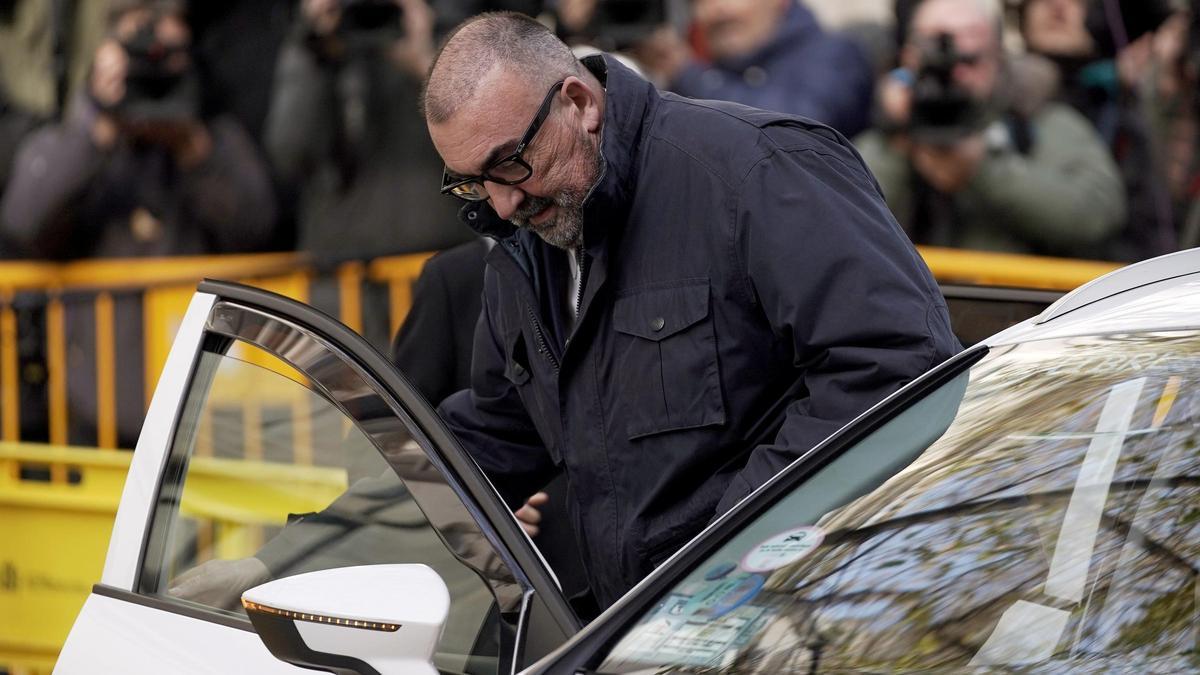 Koldo García sale del Tribunal Supremo después de declarar.