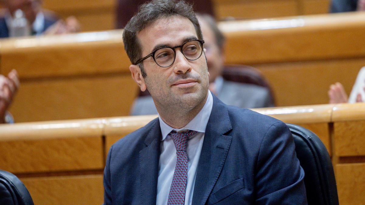 El ministro de Economía, Carlos Cuerpo, durante un pleno en el Senado.