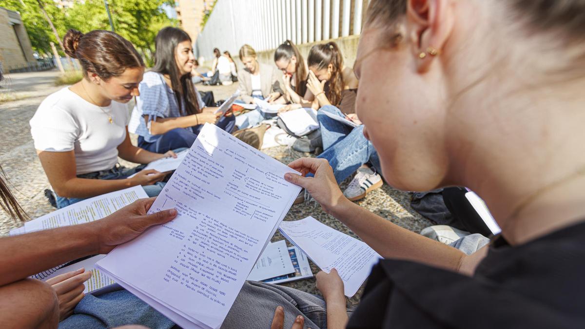 EE.UU. exige tener las redes sociales "públicas" a quienes pidan visa de estudiante.