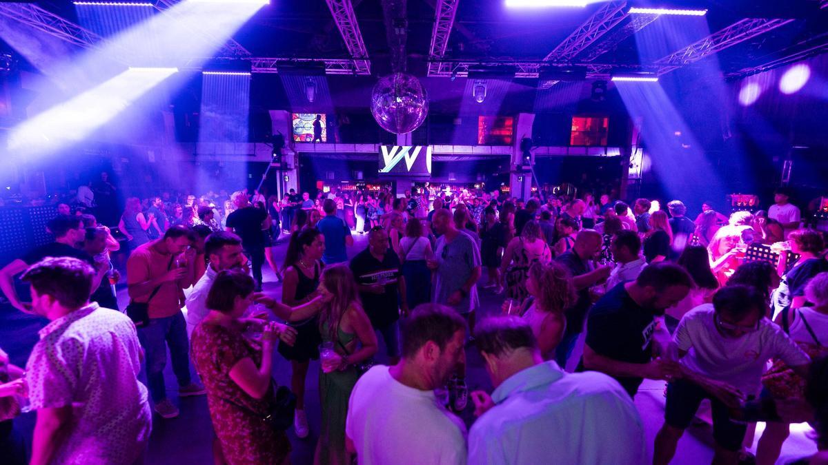 Tardeo 'boomer' en la Sala Razzmatazz de Barcelona. FOTO de ZOWY VOETEN