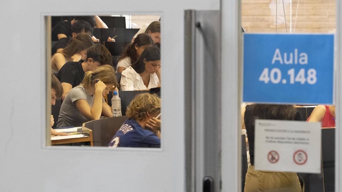 Un aula de la Pompeu Fabra, durante los exámanes de selectividad.