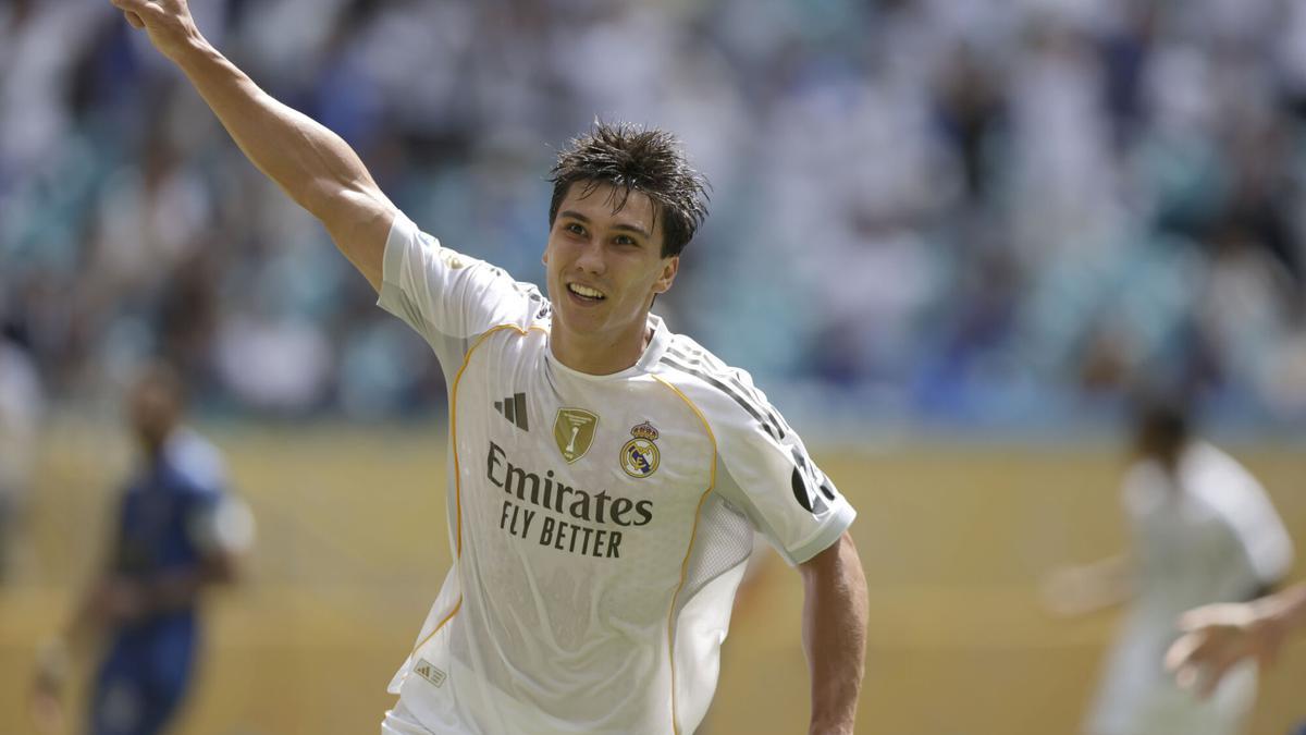 Gonzalo celebra su gol con el Real Madrid ante Al Hilal.