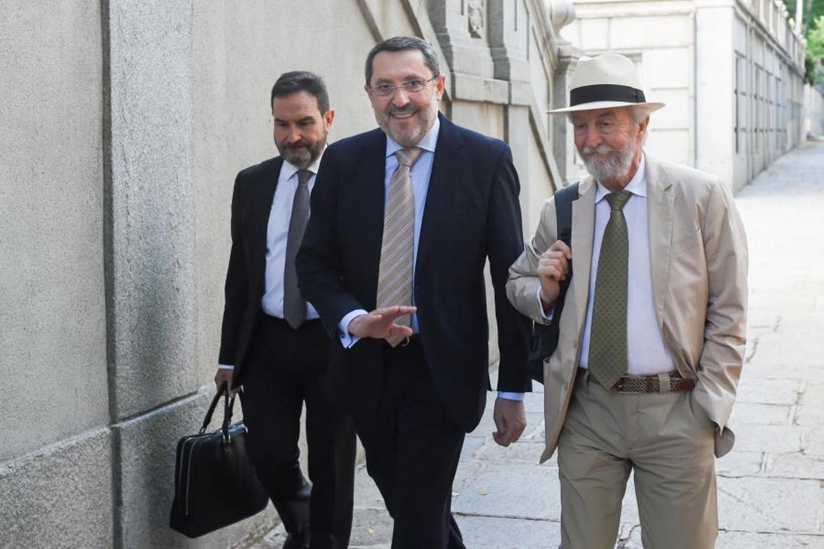 L'homme d'affaires José Ruz arrive au Superus pour déclarer, le 4 juillet.