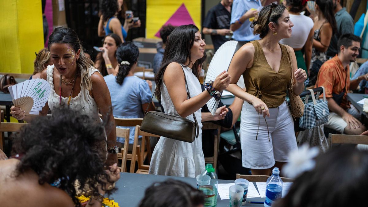 El calor aleja a los visitantes de las Festes de GrÃ cia durante las horas centrales del dÃ­a. FOTO de ZOWY VOETEN