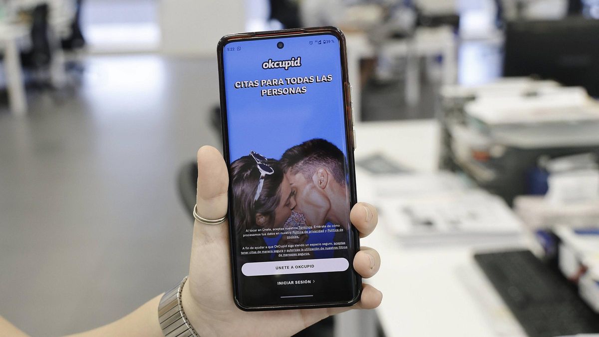 La ‘app’ de citas OkCupid en un móvil