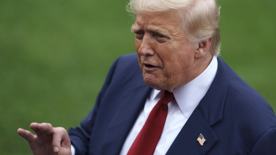Trump amenaza con un arancel del 35 % a la UE si no invierte 600.000 millones en EE.UU.
